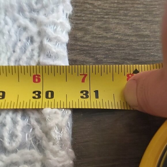 Nwot Red Christmas Tree Skirt With White Trim & Embroidered Snowflake Pattern - Picture 3 of 3